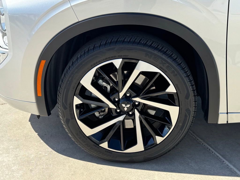 Used 2023 Mitsubishi Outlander SEL image 9