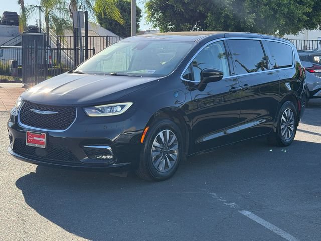 Used 2024 Chrysler Pacifica Limited FWD image 3