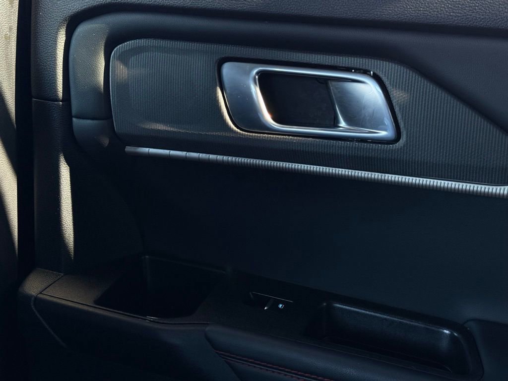 Used 2025 Ford Explorer ST-Line w/ ST-Line Street Pack image 42