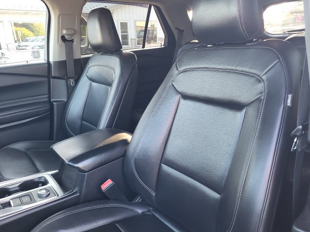 Used 2020 Ford Explorer XLT w/ Equipment Group 202A AWD/4WD image 12