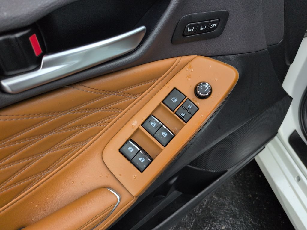 Used 2020 Toyota Avalon Limited w/ Advanced Safety Package FWD image 11