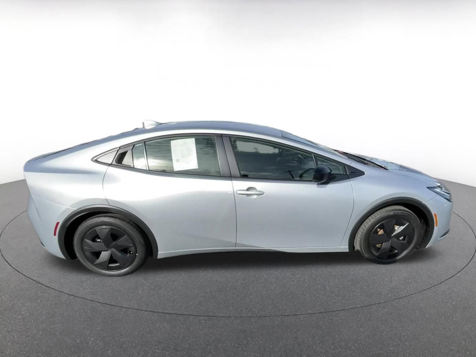 Used 2025 Toyota Prius LE image 16