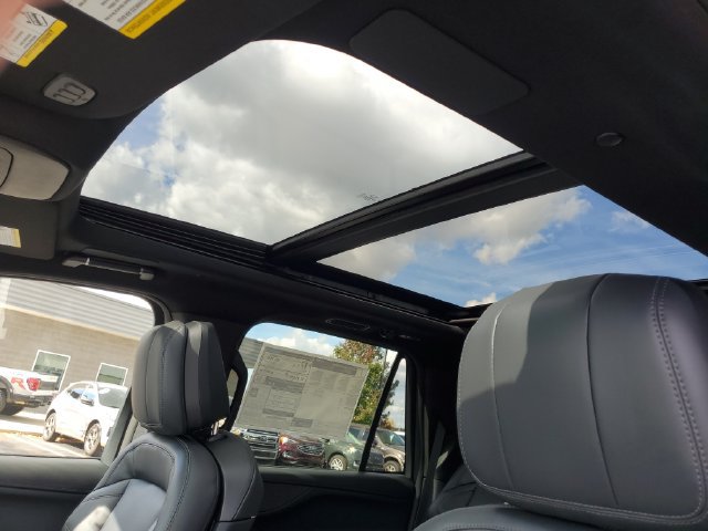 New 2027 Lincoln Navigator Reserve w/ Jet Appearance Package AWD/4WD image 10