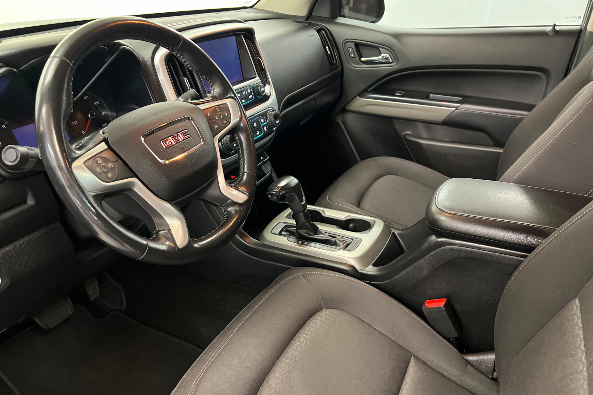Used 2017 GMC Canyon SLE w/ Nightfall Edition RWD image 16