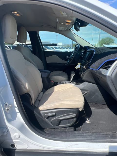 Used 2015 Jeep Cherokee Latitude FWD image 30