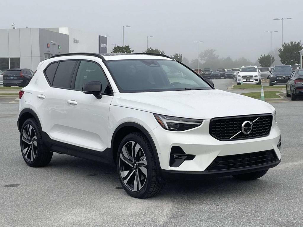 New 2026 Volvo XC40 B5 Plus w/ Climate Package
