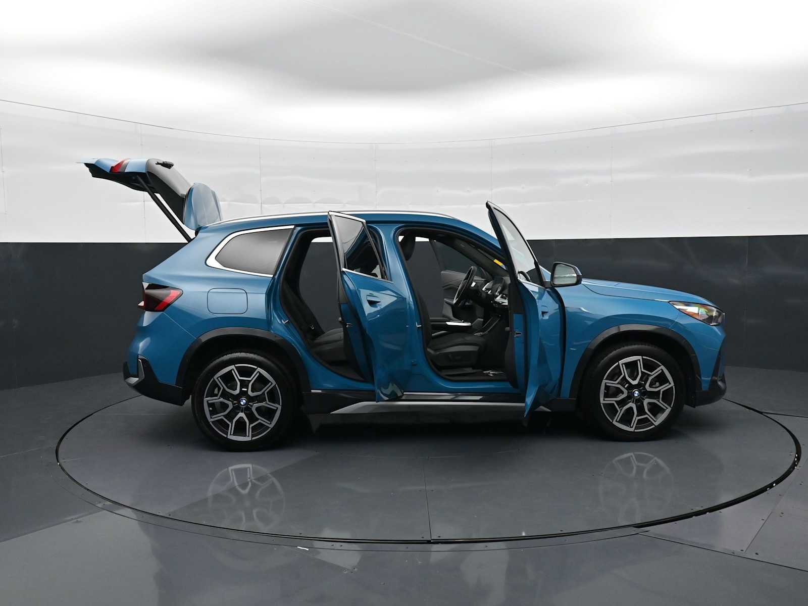 Used 2025 BMW X1 xDrive28i w/ Technology Package AWD/4WD image 35
