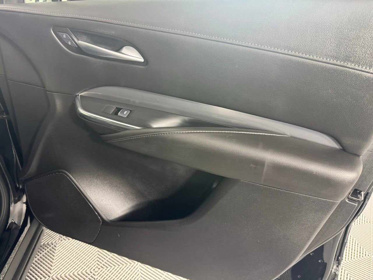 Used 2025 Cadillac XT4 Premium Luxury image 31