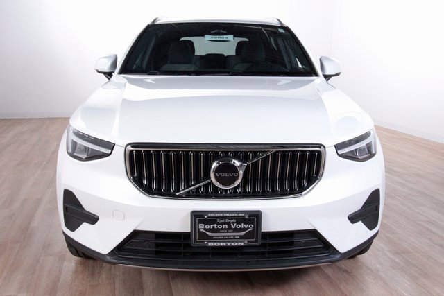 Certified 2025 Volvo XC40 B5 Core w/ Climate Package image 2