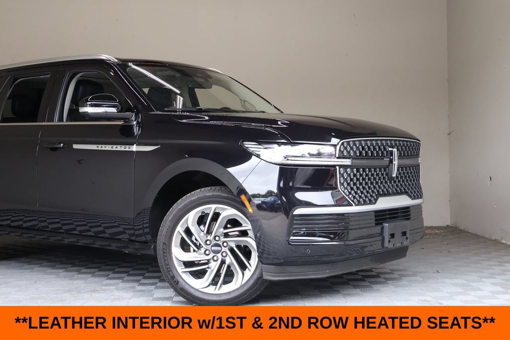 Used 2025 Lincoln Navigator L Reserve AWD/4WD image 3
