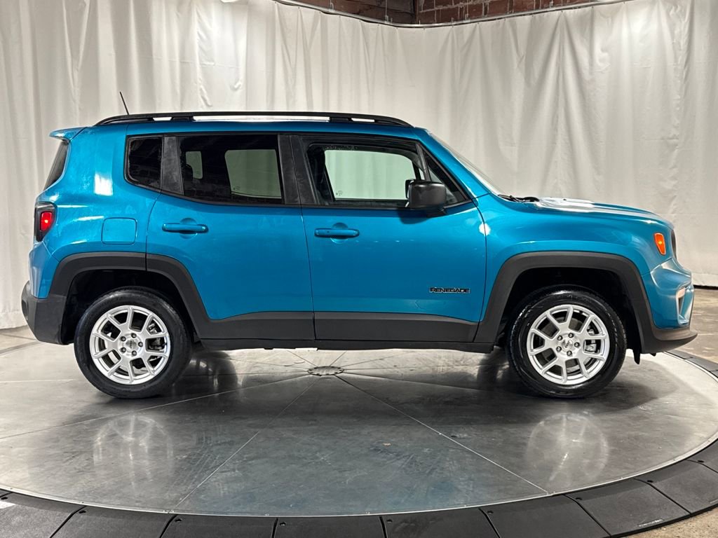 Used 2022 Jeep Renegade Latitude w/ Convenience Group AWD/4WD image 9