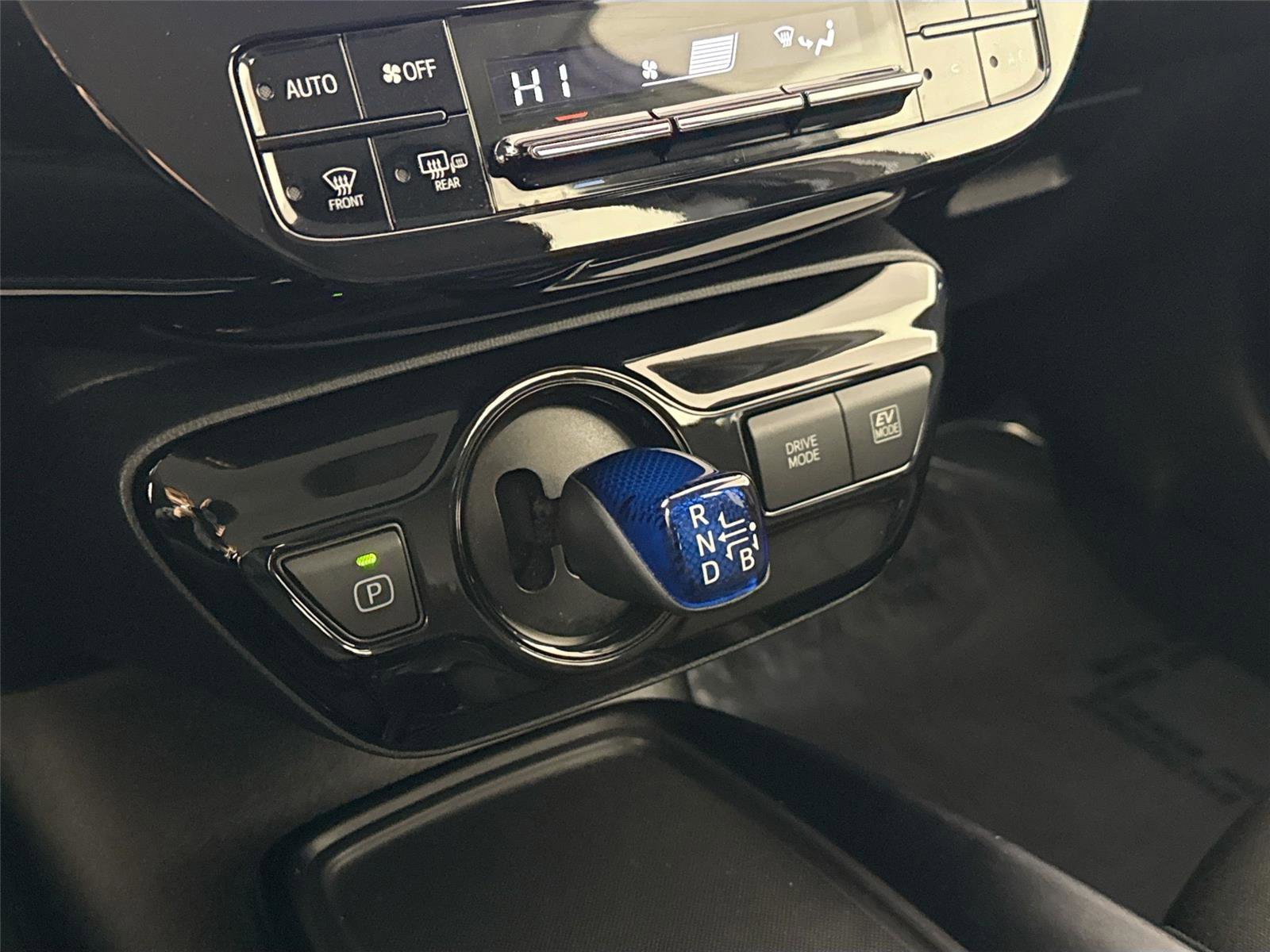 Certified 2022 Toyota Prius LE image 24