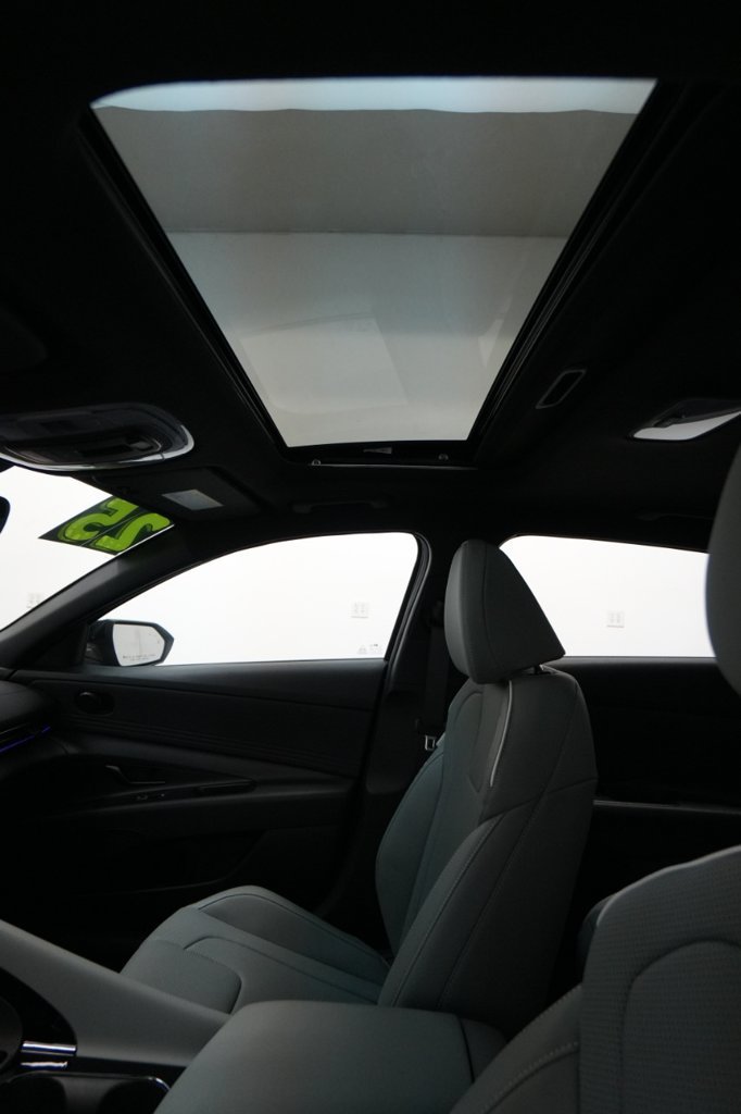 Certified 2025 Hyundai Elantra Limited FWD image 33
