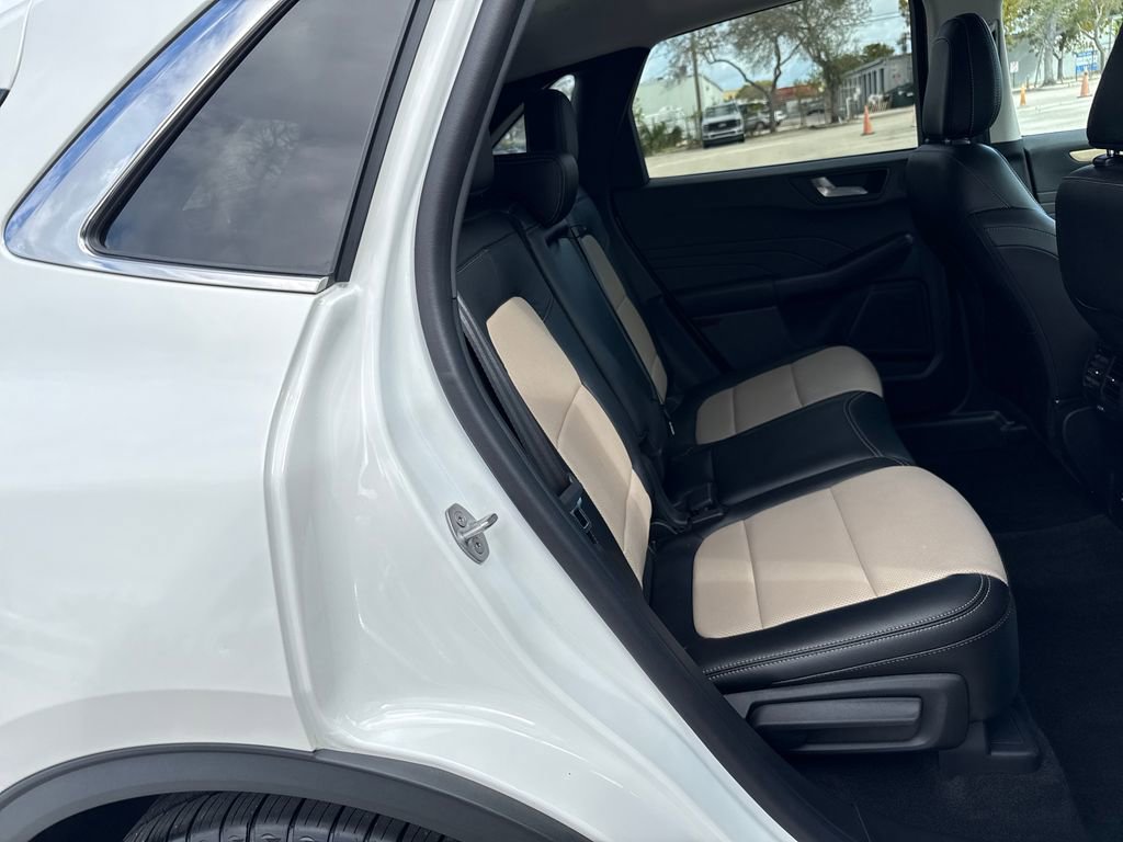 Certified 2022 Ford Escape Titanium w/ Titanium Premium Package image 28