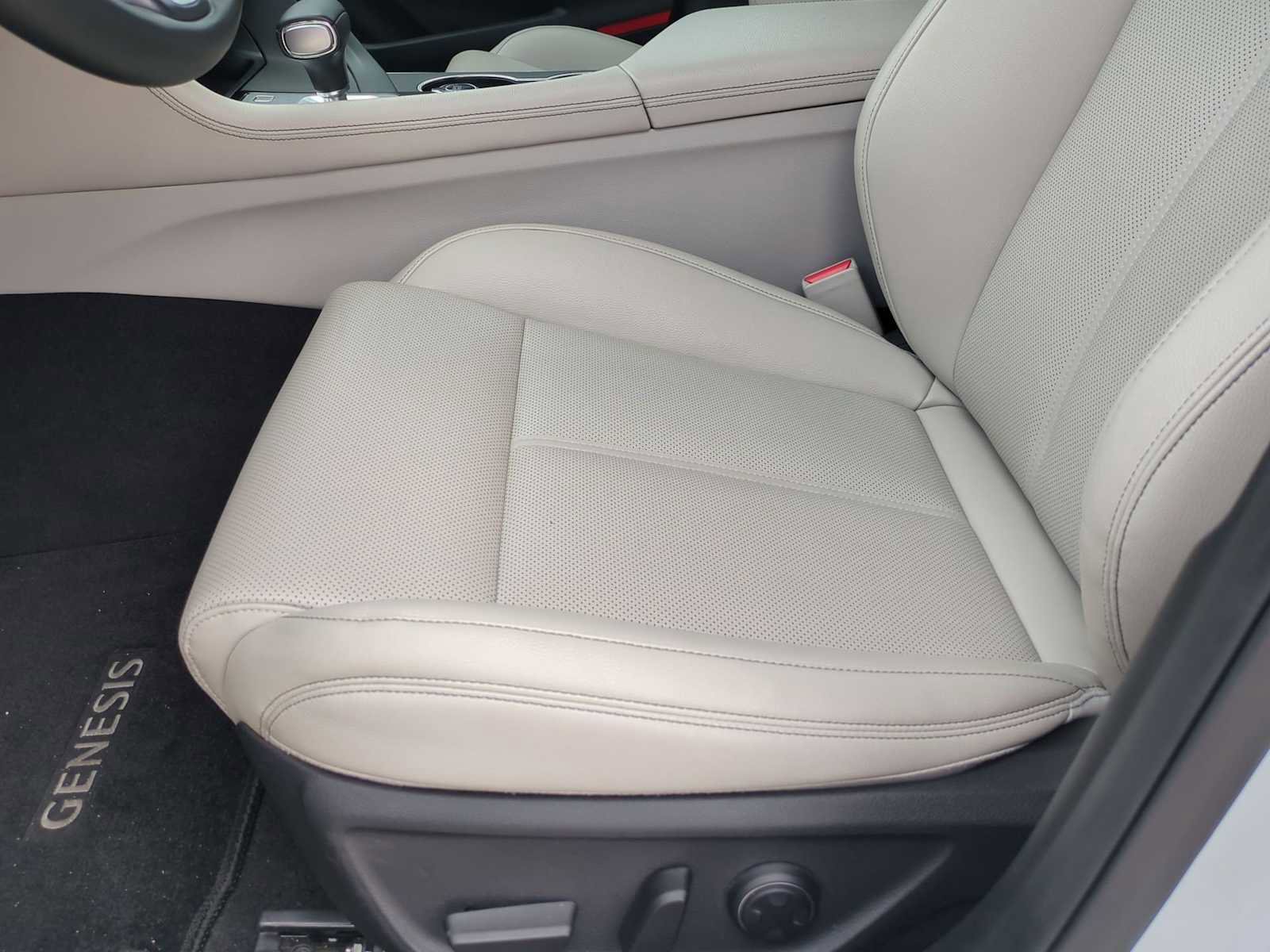 Used 2023 Genesis G70 2.0T AWD/4WD image 19