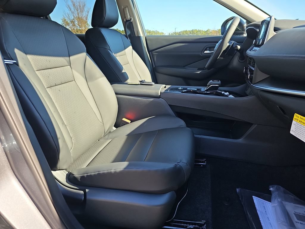 New 2026 Nissan Rogue Dark Armor FWD image 13