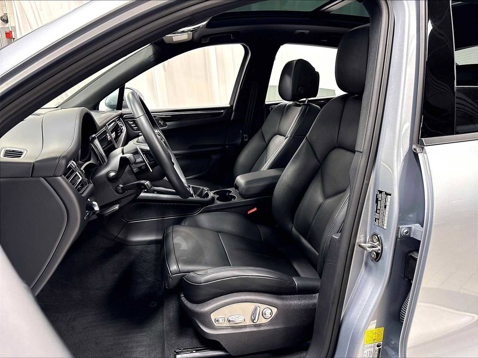 Used 2026 Porsche Macan AWD/4WD image 7