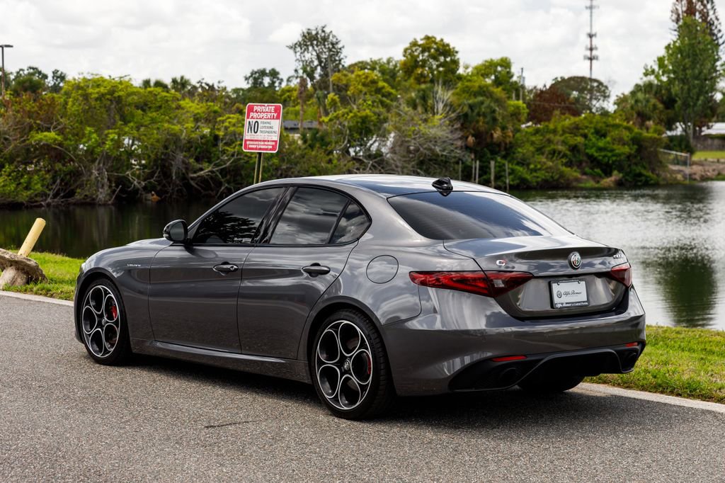 Used 2022 Alfa Romeo Giulia Veloce image 11