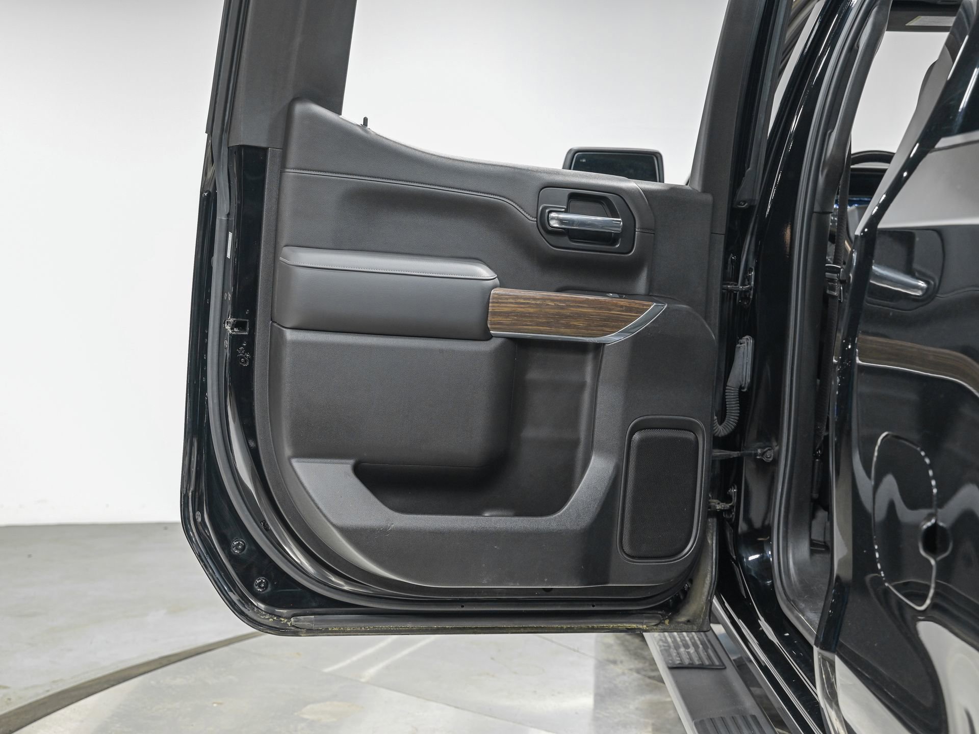 Used 2022 Chevrolet Silverado 1500 High Country w/ Z71 Off-Road Package image 27