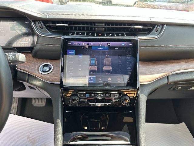 Used 2024 Jeep Grand Cherokee L Summit AWD/4WD image 14