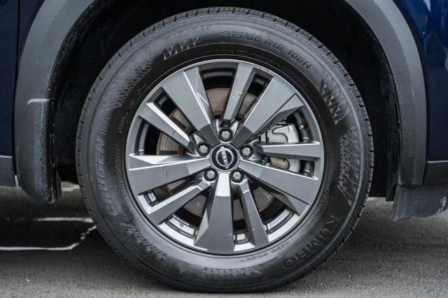 Used 2024 Nissan Pathfinder SV image 17