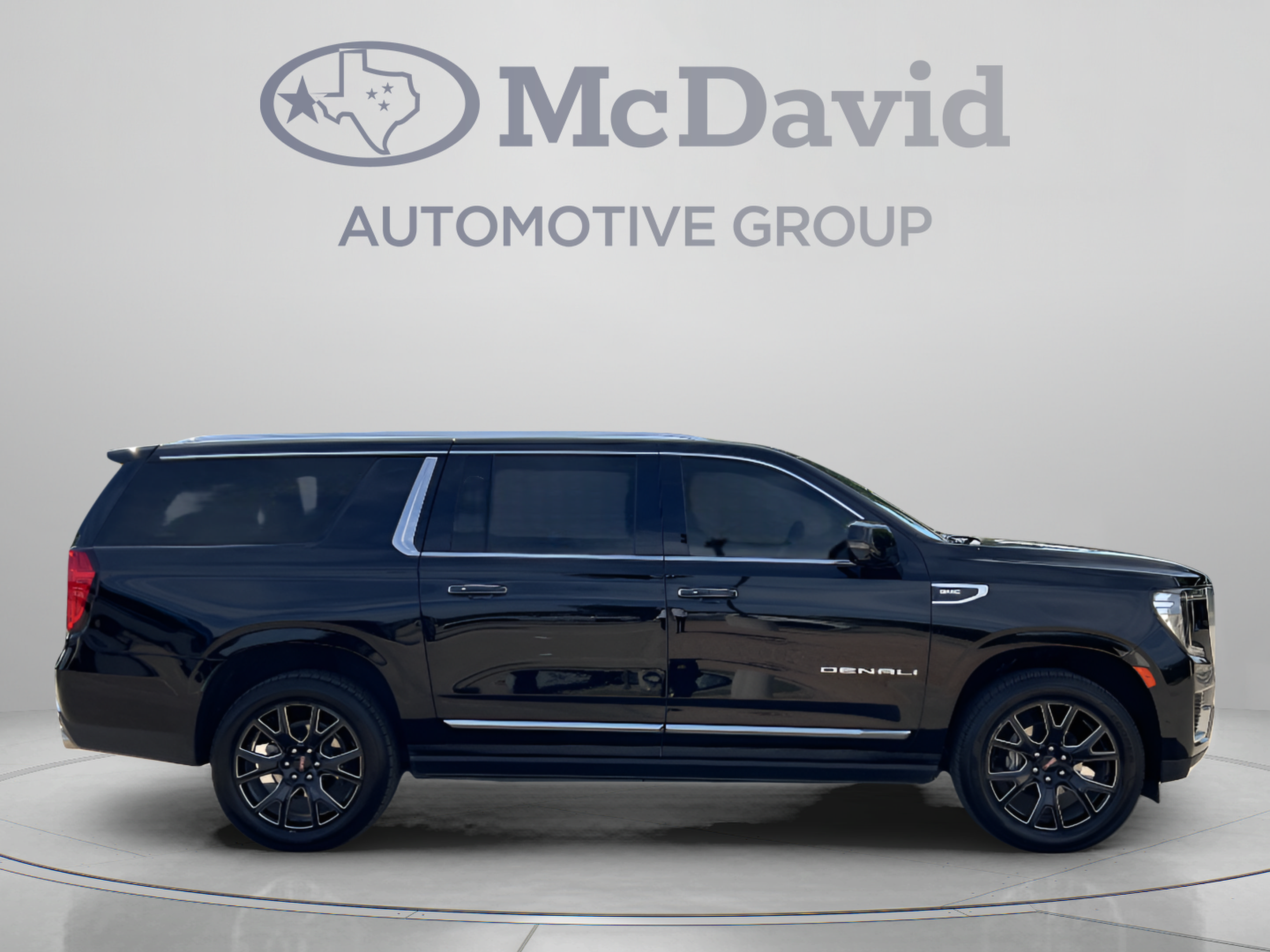 Used 2024 GMC Yukon XL Denali AWD/4WD image 8