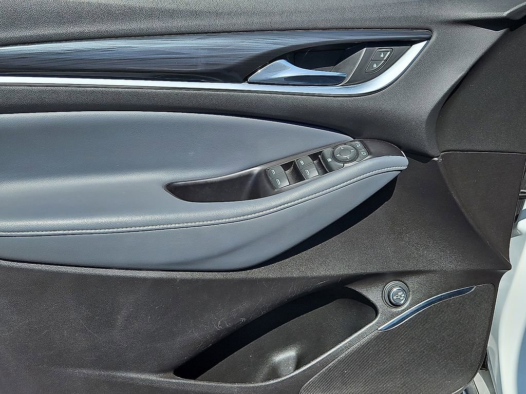 Used 2020 Buick Enclave Essence FWD image 21