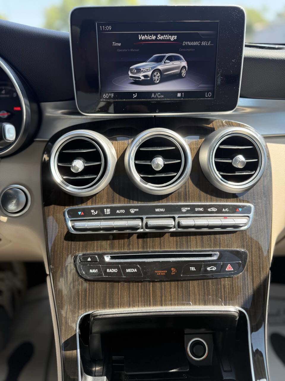 Used 2018 Mercedes-Benz GLC 300 GLC 300 4MATIC AWD 4dr SUV image 16