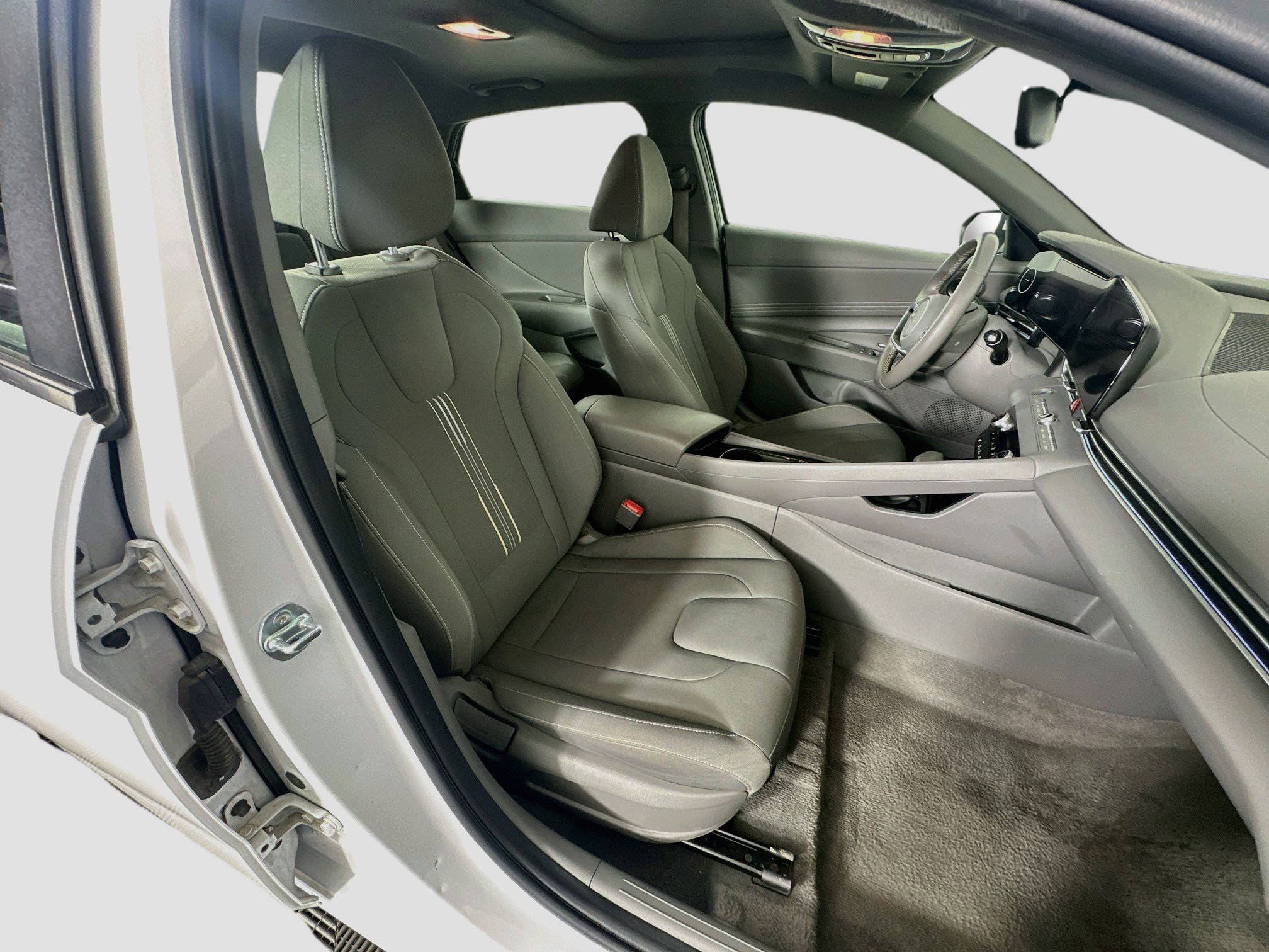Used 2025 Hyundai Elantra SEL FWD image 32