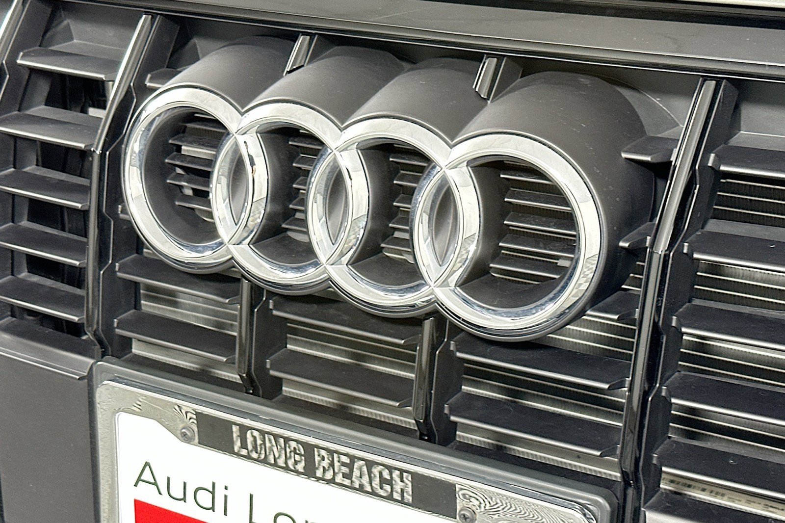 Used 2025 Audi Q3 2.0T Premium w/ Black Optic Sport Package image 15