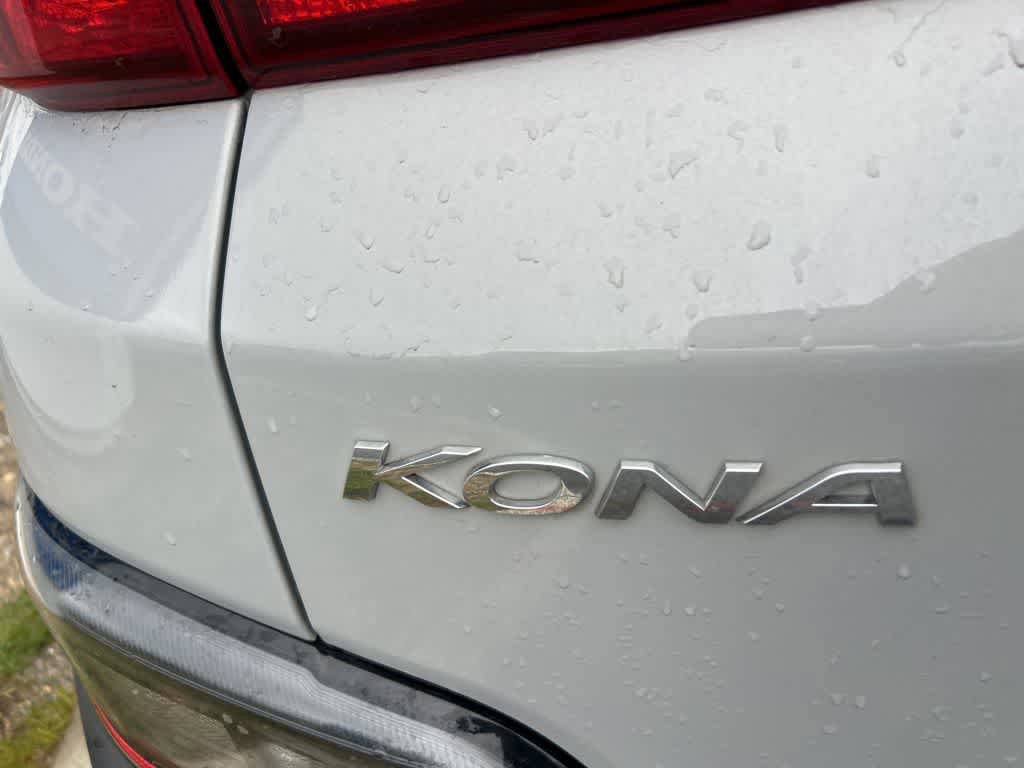 Used 2023 Hyundai Kona SE w/ Cargo Package AWD/4WD image 3