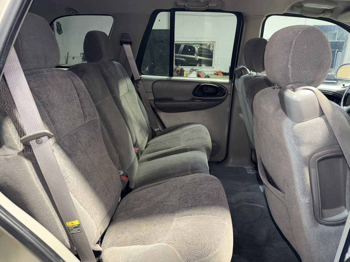 Used 2003 Chevrolet TrailBlazer LT image 25