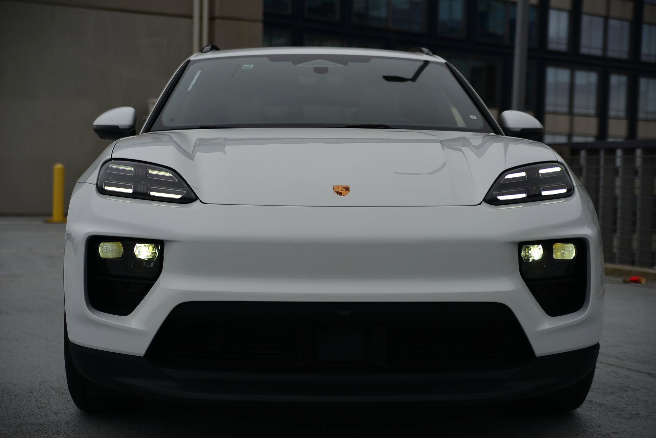 New 2025 Porsche Macan Electric RWD image 6