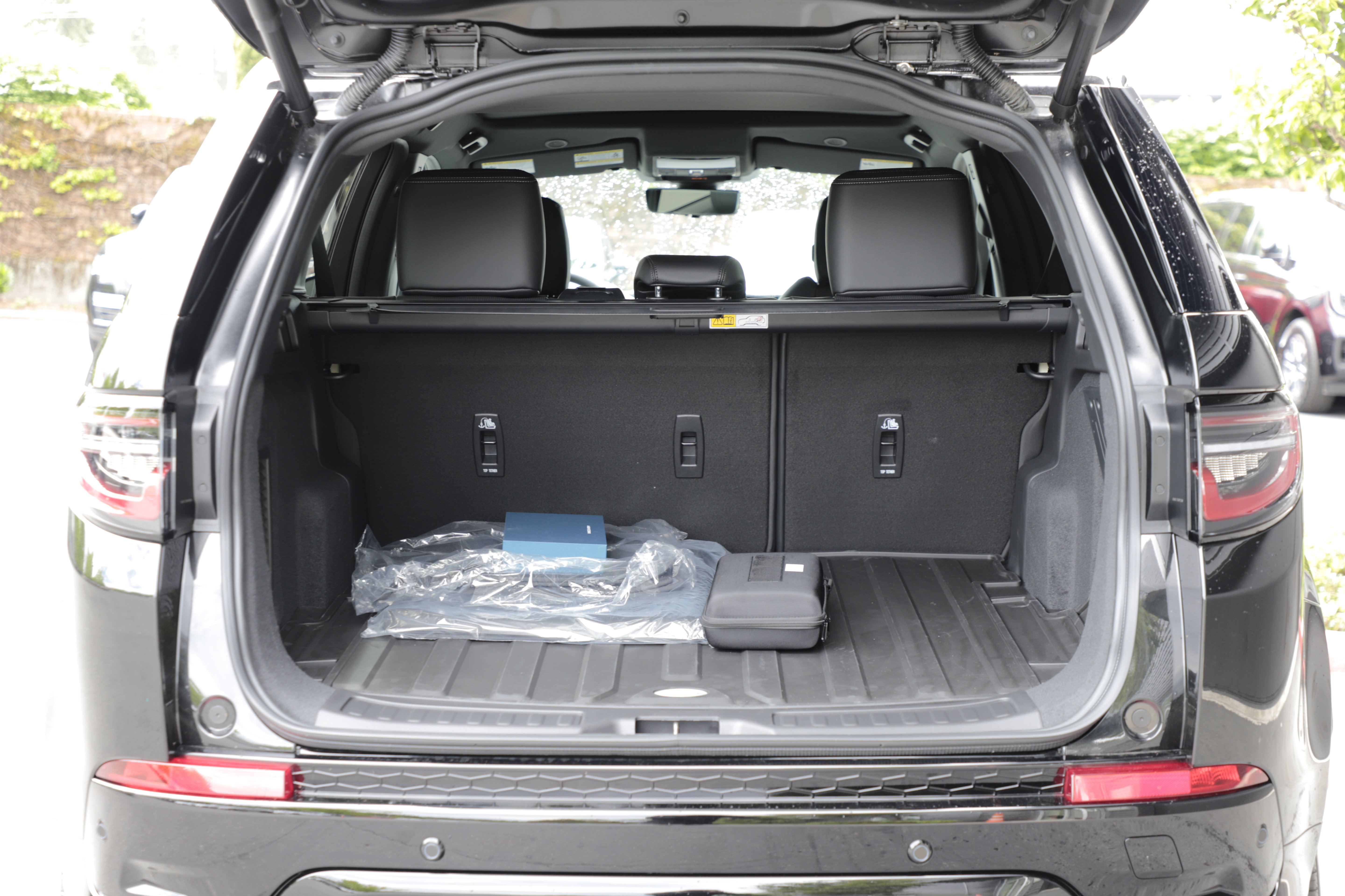 New 2026 Land Rover Discovery Sport Landmark AWD/4WD image 16