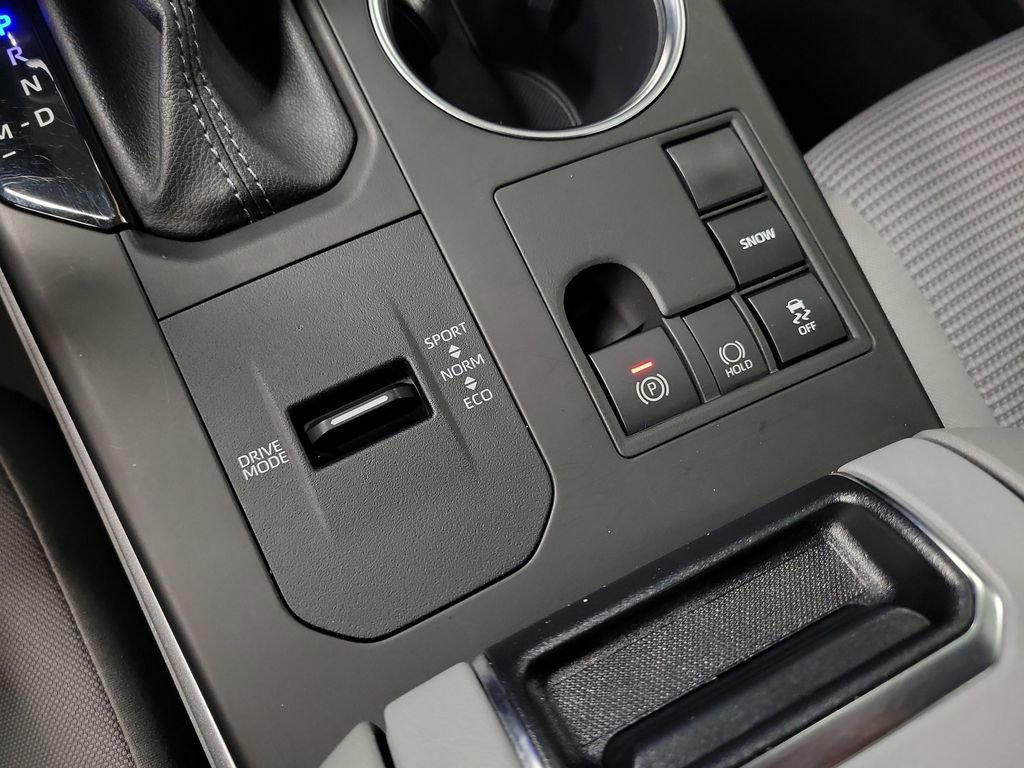 Used 2023 Toyota Highlander L image 16