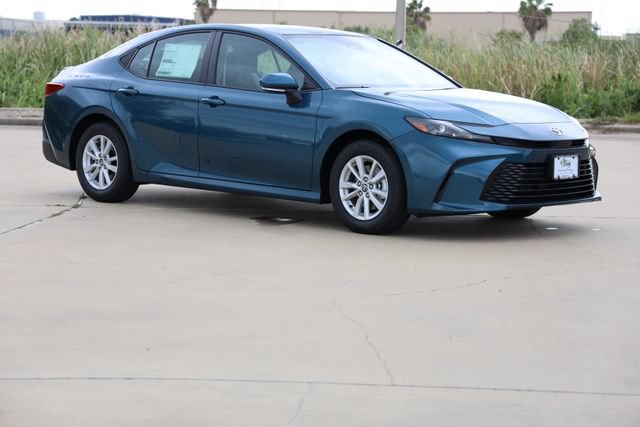 New 2026 Toyota Camry LE w/ Convenience Package
