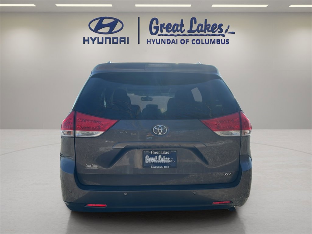 Used 2012 Toyota Sienna XLE w/ Entertainment Pkg image 4