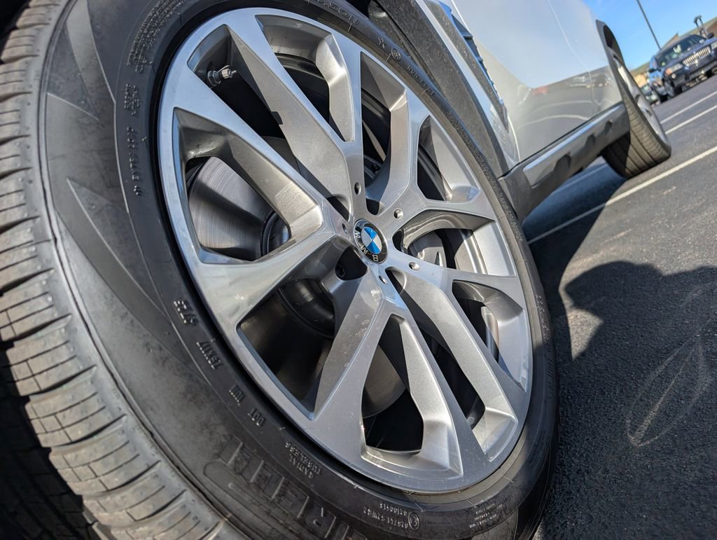 New 2026 BMW X5 xDrive50e w/ Premium Package image 9