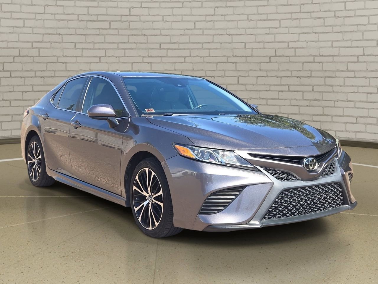 Used 2020 Toyota Camry SE w/ Carpet Mat Package FWD image 3