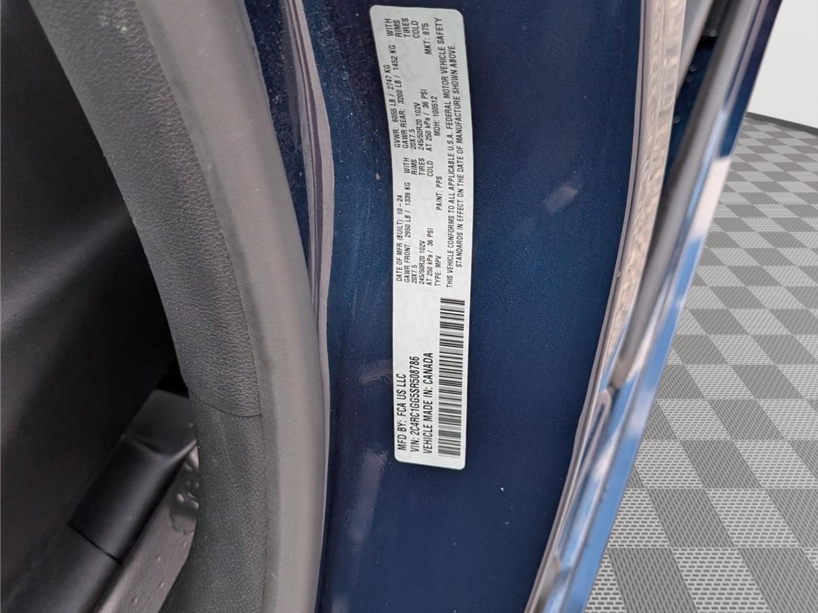 Used 2025 Chrysler Pacifica Limited FWD image 18