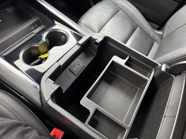 Used 2025 Chevrolet Suburban Z71 image 31