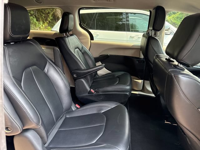 Used 2024 Chrysler Pacifica Limited FWD image 10