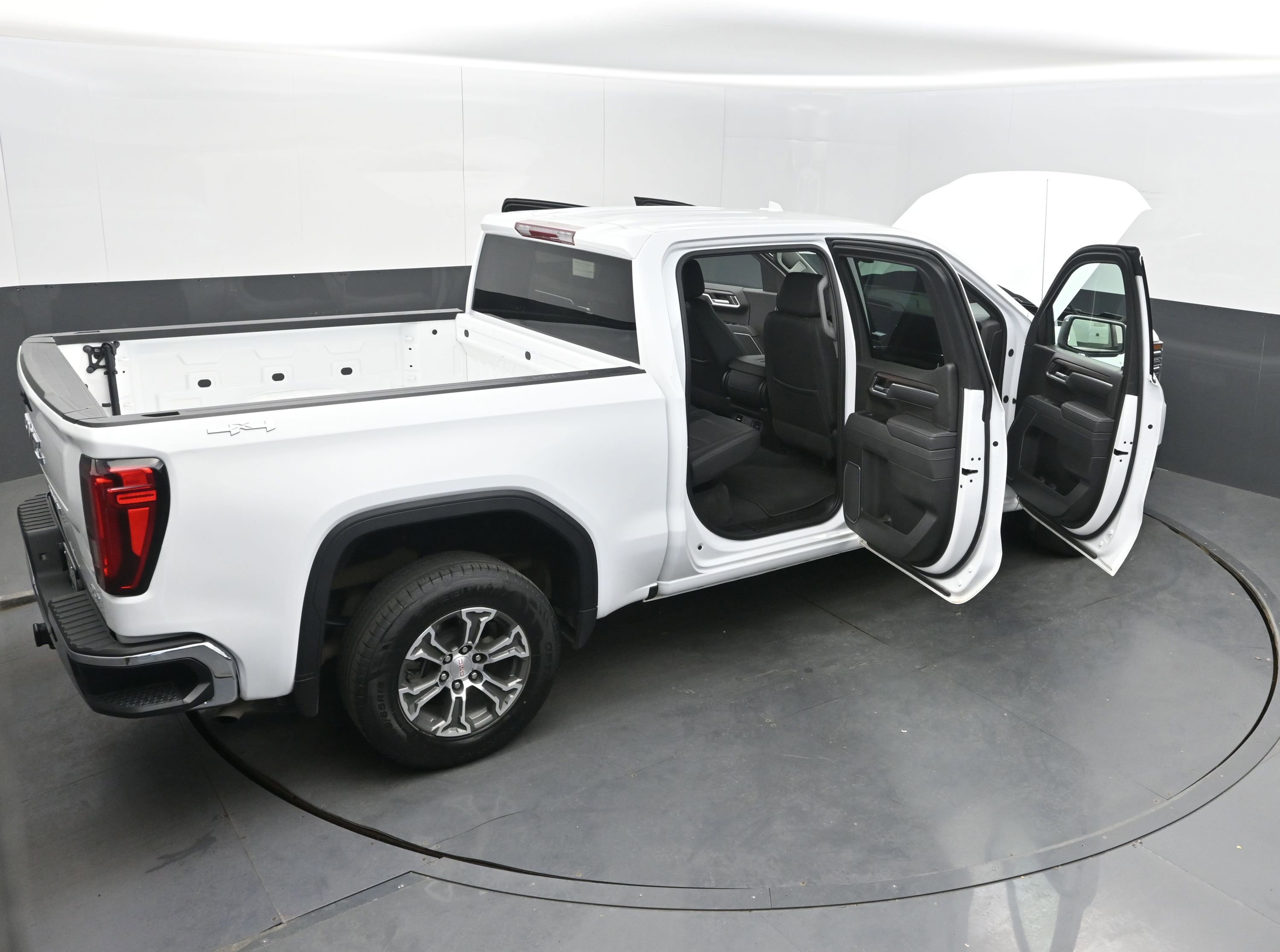 Used 2025 GMC Sierra 1500 SLT image 39