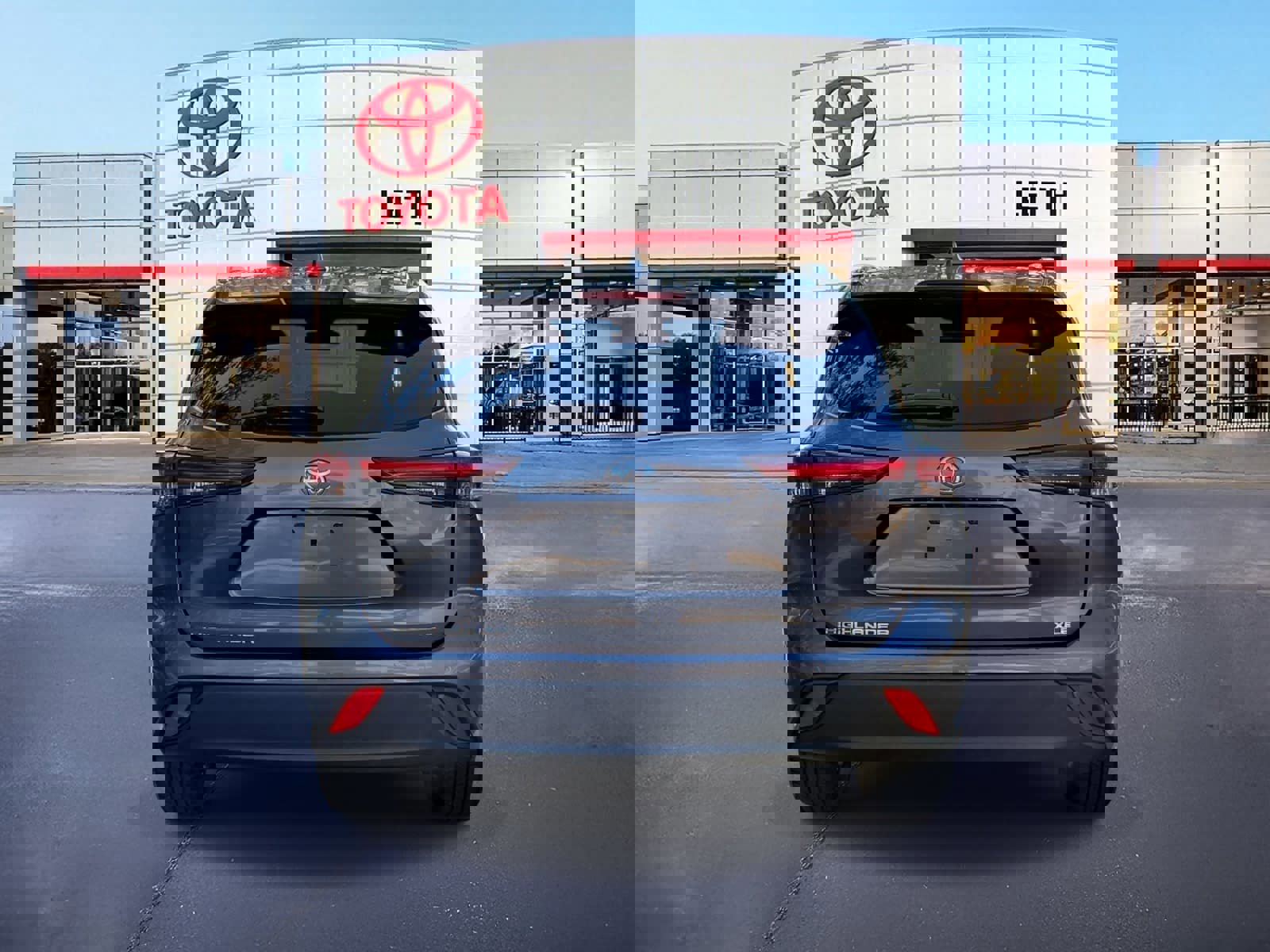 Used 2024 Toyota Highlander XLE image 6