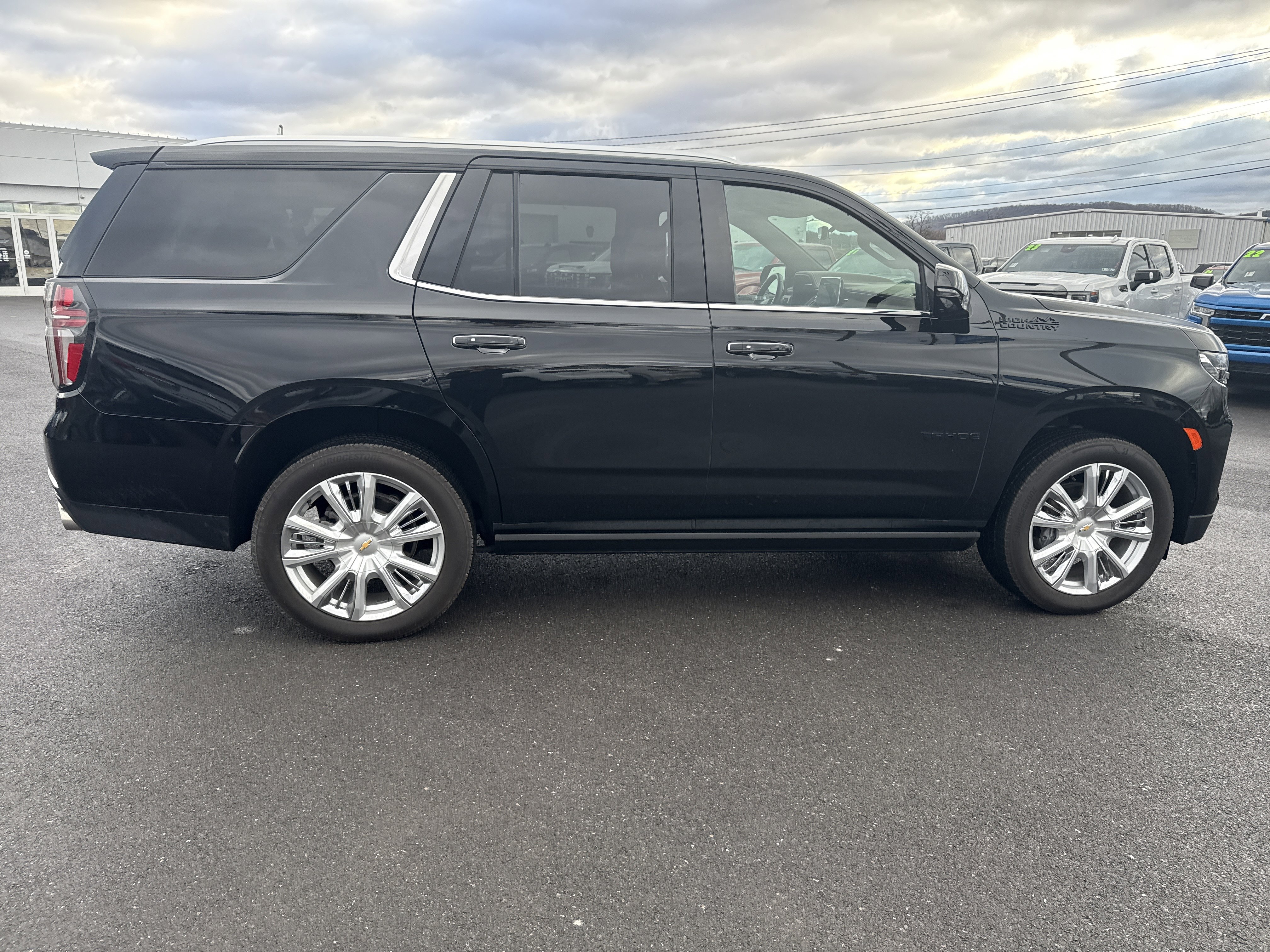 Used 2024 Chevrolet Tahoe High Country image 2