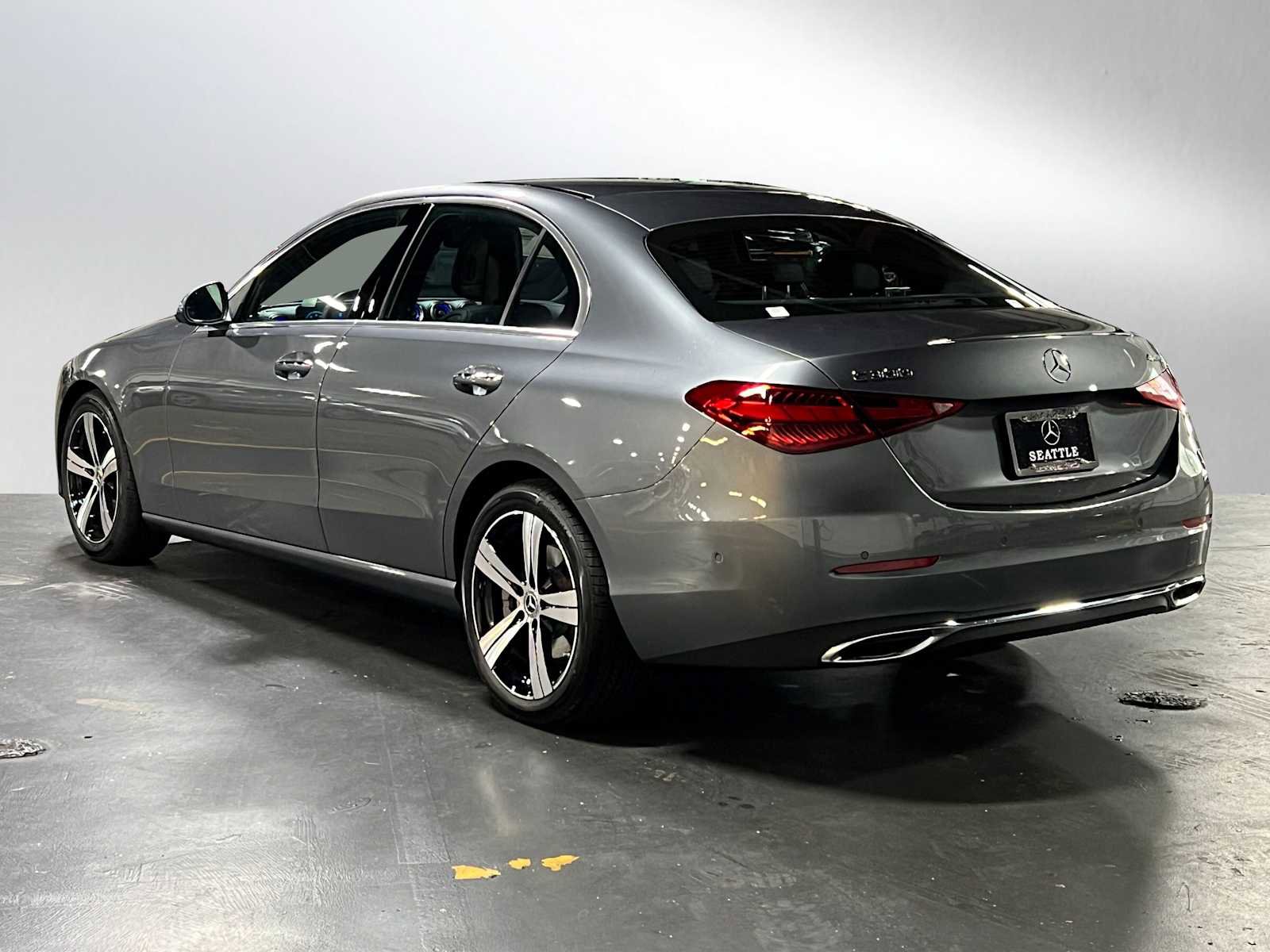 Used 2025 Mercedes-Benz C 300 4MATIC Sedan image 5