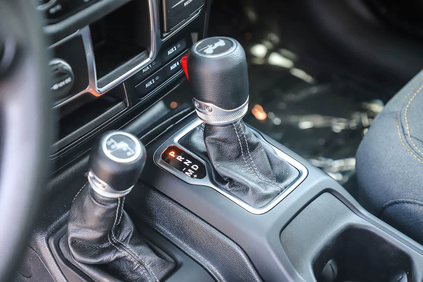 Used 2024 Jeep Wrangler Unlimited Sport AWD/4WD image 19