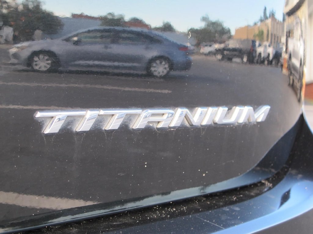 Used 2018 Ford Edge Titanium w/ Equipment Group 301A FWD image 8
