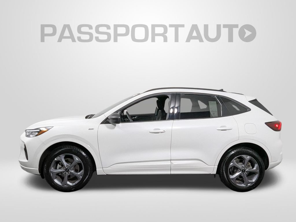 Used 2023 Ford Escape ST-Line w/ Tech Pack #1 AWD/4WD image 2