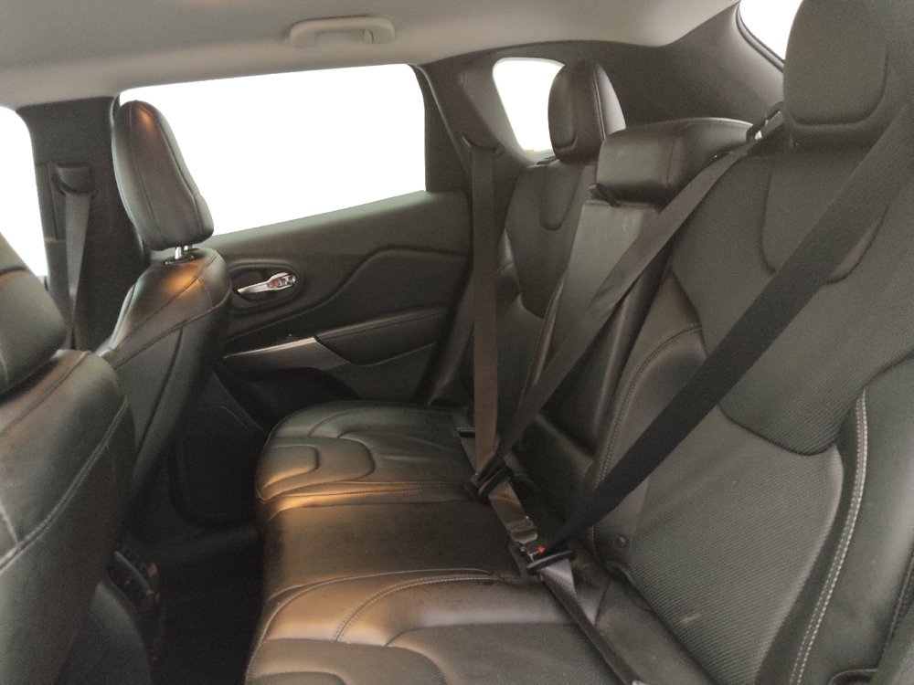 Used 2019 Jeep Cherokee Limited FWD image 18